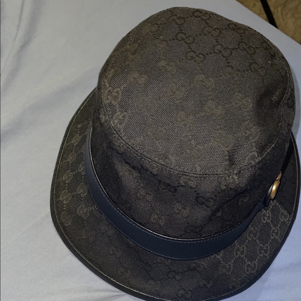 Gucci bucket hat double G brand new never worm no box come with receipt